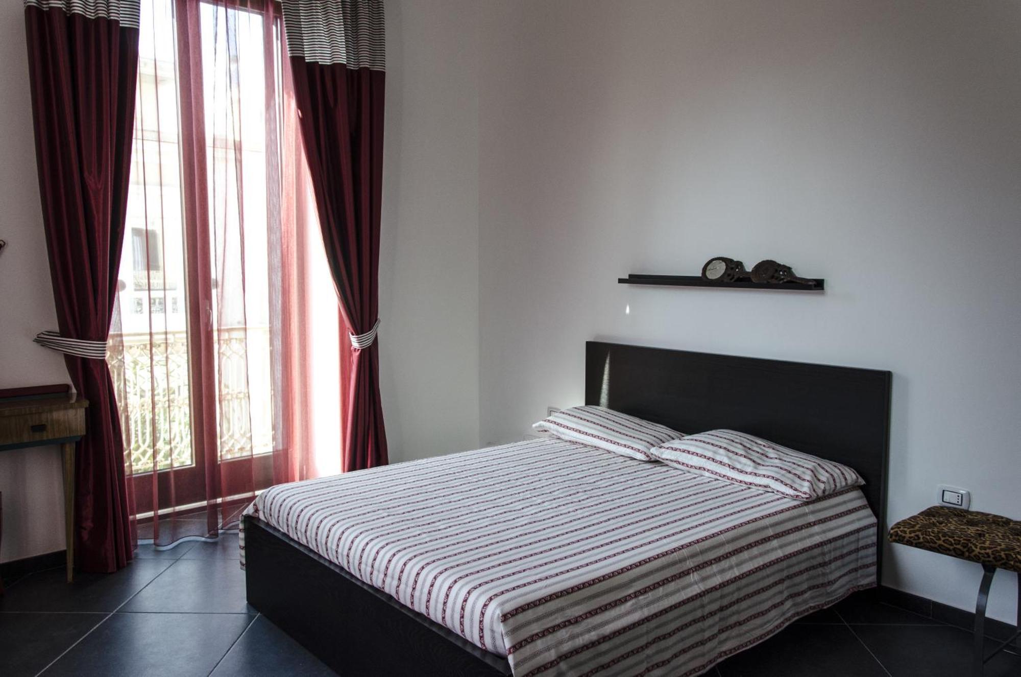 Maria Vittoria Charming Rooms And Apartments Bríndisi Habitación foto